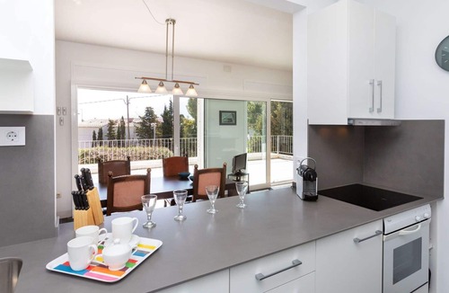 Llanca Apartment | Lovely apartment for 5 people with WIFI, TV and terrace