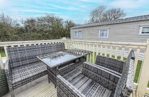 Saxmundham House | Lovely Caravan With Side Decking At Carlton Meres Holiday Park Ref 60038O