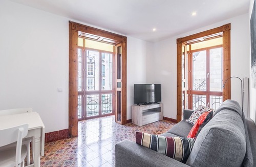 Old Town Apartment | Lovely Central Apartment Can Boss TI Cala Boquer