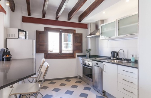 Old Town Apartment | Lovely Central Apartment Can Boss TI Cala Barques