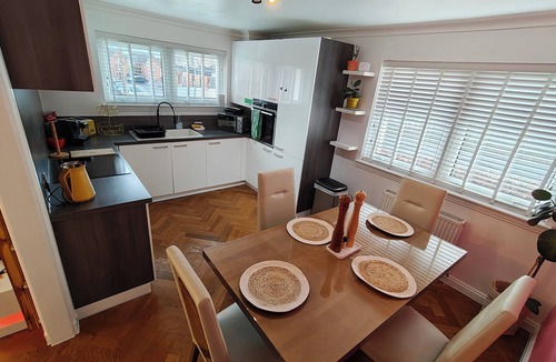 Clydebank Apartment | Lovely Clydebank Apartment - 2 Bedrooms
