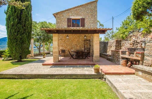 Puigpunyent House | Lovely home in Puigpunyent with private swimming pool, can be inside or outside