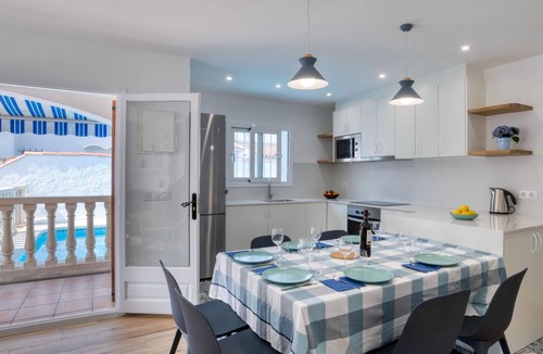 L'Escala Villa | Lovely house with private pool close to the beach. HUTG-067003
