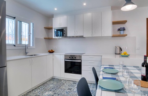 L'Escala Villa | Lovely house with private pool close to the beach. HUTG-067003