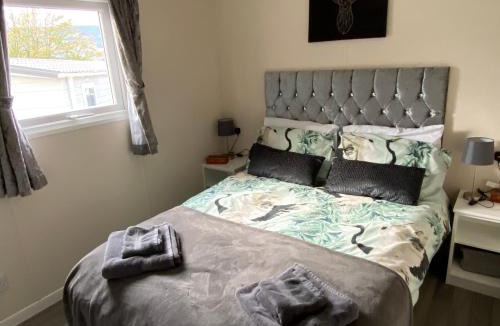 Cove Resort | Lovely new caravan by Loch Long