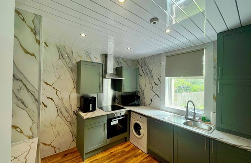 Paisley Apartment | Lovely Paisley Home with Parking - Pass the Keys