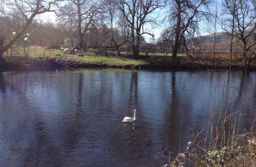 Callander Apartment | Lovely Riverside Holiday Home