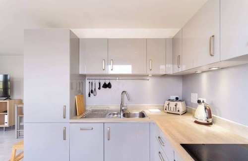 Granton Apartment | Lovely Sea View 2BDR Flat in Edinburgh
