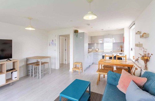 Granton Apartment | Lovely Sea View 2BDR Flat in Edinburgh