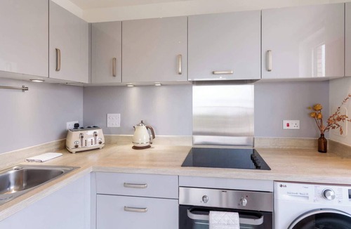 Granton Apartment | Lovely Sea View 2BDR Flat in Edinburgh