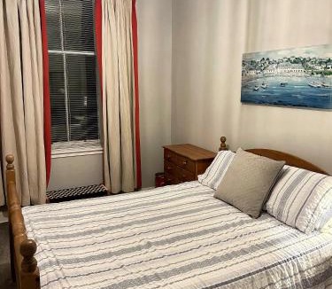 Newhaven Apartment | Lovely Sunny 2 Bed Home Edinburgh Coast