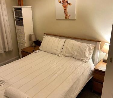 Newhaven Apartment | Lovely Sunny 2 Bed Home Edinburgh Coast