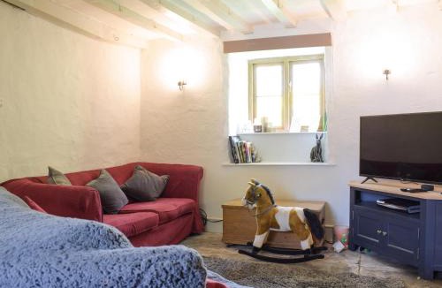 Tirabad House | Lower Goytre Farmhouse