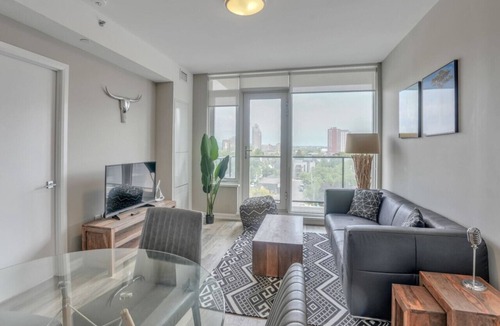 Ottawa Division Apartment | Luxe 1BR with Private Terrace near Ottawa Hospital