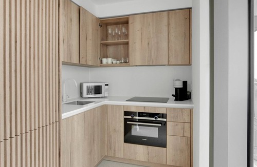 Whitechapel Apartment | Luxe Aldgate Studio nr Bars & Coffee Shops, by Blueground