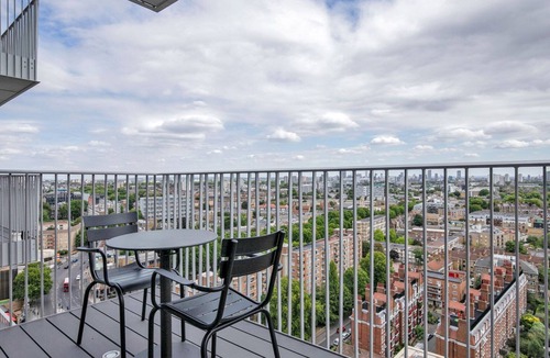 Whitechapel Apartment | Luxe Aldgate Studio nr Bars & Coffee Shops, by Blueground