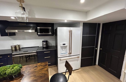 Mount Pleasant House | Luxe Apartment in Caledon