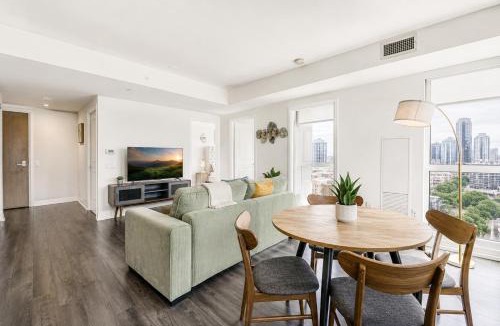 Garden District Apartment | Luxe CityView 3BR - Prime Location