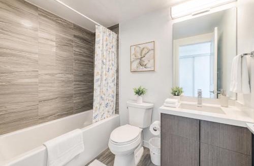 Garden District Apartment | Luxe CityView 3BR - Prime Location