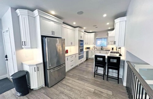 Hamilton Apartment | Luxe Home Near Limeridge - Sleeps 11 - Pool