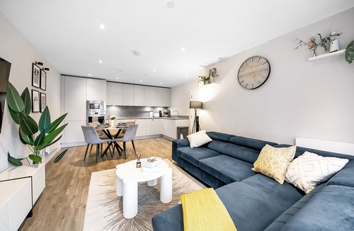 Stone Apartment | Luxurious 2 bed Flat in Greenhithe