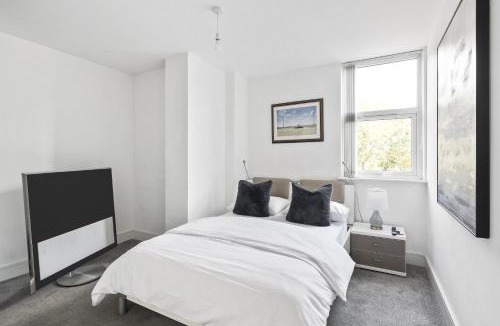 Great Baddow Apartment | Luxurious 2 Bedroom Apartment with Free Parking