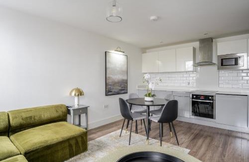 Great Baddow Apartment | Luxurious 2 Bedroom Apartment with Free Parking