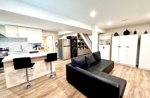 Rosemount House | Luxurious 2 bedroom Heated floor 2 bathroom near to Chicopee Hill & Airport