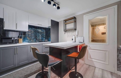 City Centre Glasgow Condo | Luxurious 2BR Apartment, Glasgow City Centre