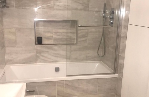 Kelvinbridge Apartment | Luxurious 3-Bed Apartment in Conservation Area