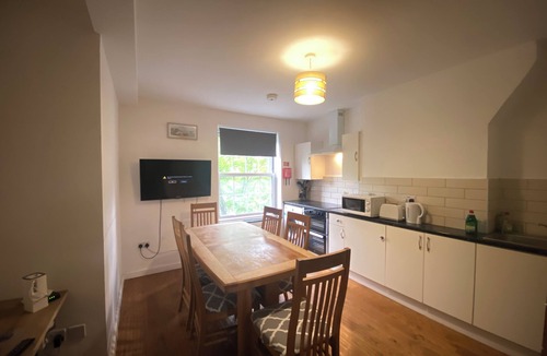 Elephant and Castle Apartment | Luxurious 4 Bedroom Apartment in Heart of London
