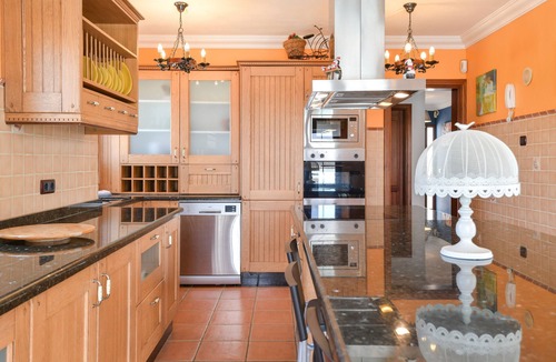 El Cuchillo Villa | Luxurious and Spacious "Villa María" with Terrace, Pool, Sea View and Wi-Fi