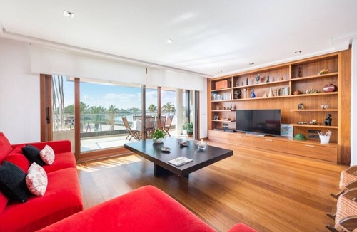 Alcudia Apartment | Luxurious Apartment with Wi-Fi, Balcony, and Sea View