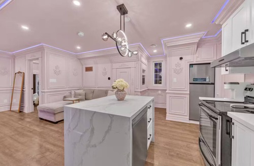 Town of Essex Apartment | Luxurious Castle Suite - Private & Peaceful Escape