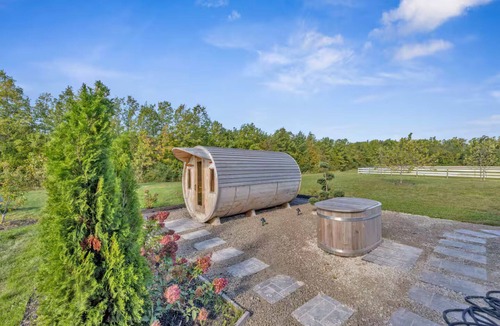 Town of Essex Apartment | Luxurious Castle Suite - Private & Peaceful Escape
