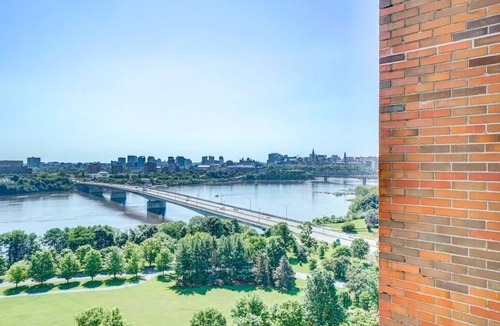 Hull Apartment | Luxurious river-view condo 2 minutes from Ottawa