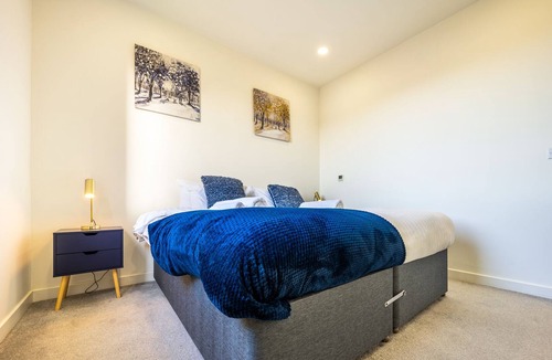 Stevenage Apartment | Luxury 1 Bedroom Apartment with Roof Terrace and G