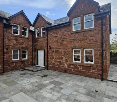 Balmaha Apartment | Luxury 1 Bedroom apartment with Loch View WHW
