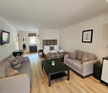 Balmaha Apartment | Luxury 1 Bedroom apartment with Loch View WHW