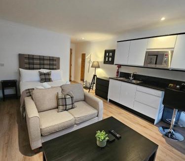 Balmaha Apartment | Luxury 1 Bedroom apartment with Loch View BLL