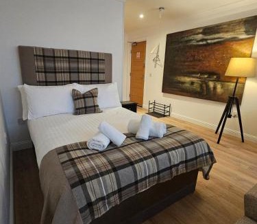 Balmaha Apartment | Luxury 1 Bedroom apartment with Loch View BL
