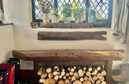 Lapworth House | Luxury 16th Century Tudor Cottage
