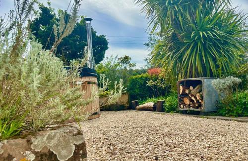 Lapworth House | Luxury 16th Century Tudor Cottage