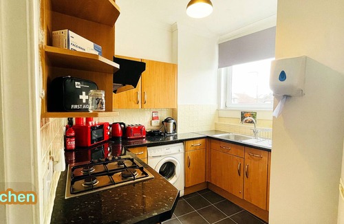 Kelty Apartment | Luxury 2 Bedroom Entire Apartment - Self Check in/out – Perfect for 6 Guests