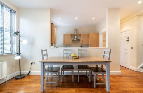 Bush Hill Park Apartment | Luxury 2BDR duplex apt, N London, 2 floors
