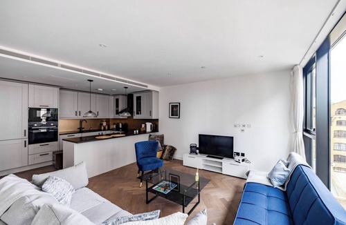 Wapping Apartment | Luxury 2BR Apartment with A/C- Wapping