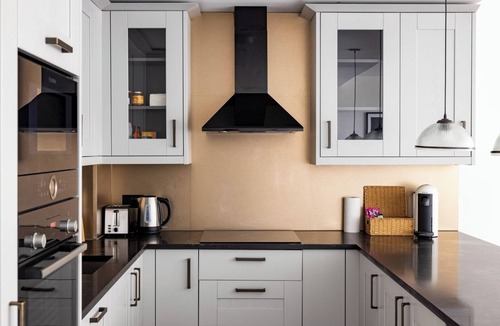 Wapping Apartment | Luxury 2BR Apartment with A/C- Wapping