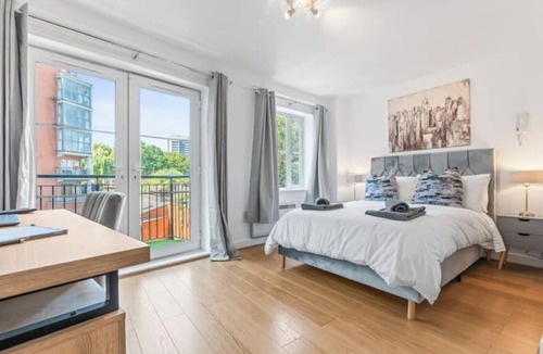 The Westside Apartment | Luxury 2BR Apartment w/Balcony views + Parking