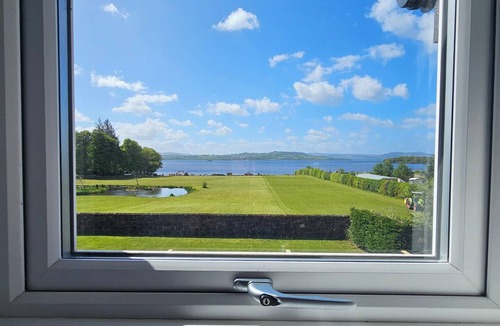 Balmaha Apartment | Luxury 3 Bedroom apartment with Loch View