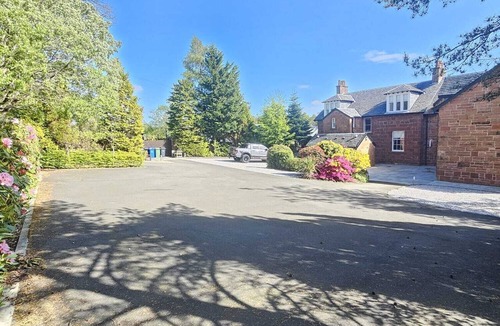 Balmaha Apartment | Luxury 3 Bedroom apartment with Loch View